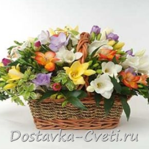 Корзинка с фрезиями